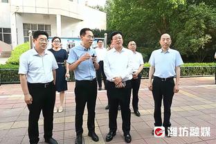 萨维奥拉参加巴塞罗那半程马拉松，曾为巴萨出战172场72球30助